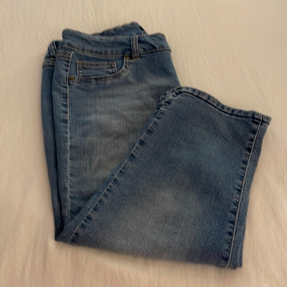 D. Jeans capri jeans